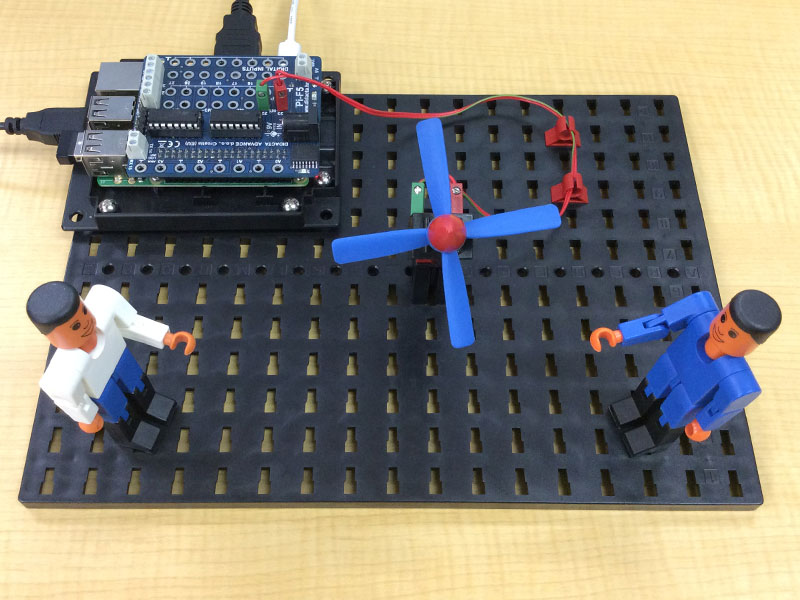 遠い距離から会話をしているフィッシャー君