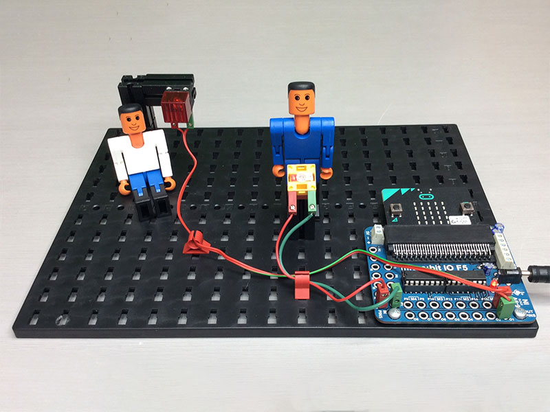 こちらを見るフィッシャーくん