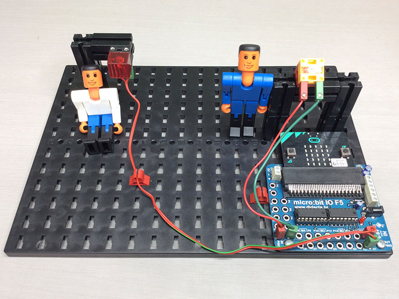 こちらを見るフィッシャーくん