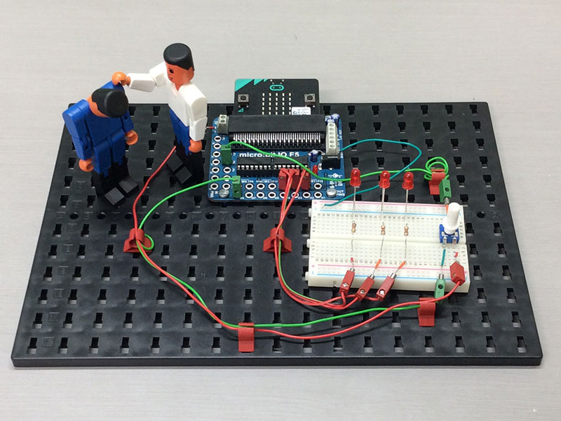 青フィッシャーくんを慰めている白フィッシャーくん